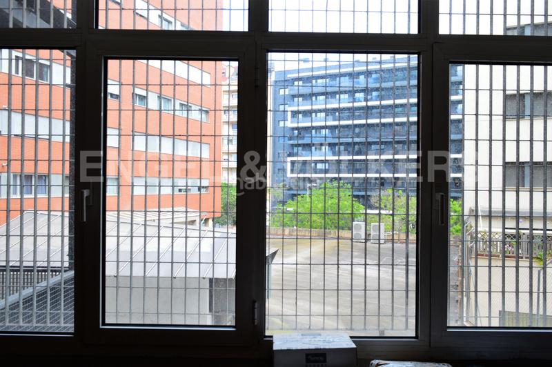 Foto 163acd34-93ec-4bba-9286-1f508829cc8a. Rent office space with parking in La Bordeta Barcelona