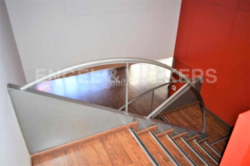 Foto 311a6afc-7b4b-4853-84a2-06ce1d090669. Rent office space with parking in La Bordeta Barcelona