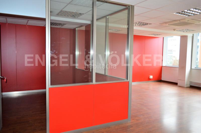 Foto 790c1b82-d4d4-465c-ab7a-2dced7719d40. Rent office space with parking in La Bordeta Barcelona