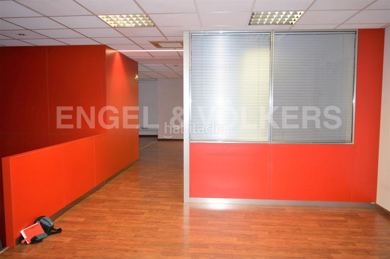 Foto 7ce308f8-294f-4a2f-96b3-edf1a55a785d. Rent office space with parking in La Bordeta Barcelona
