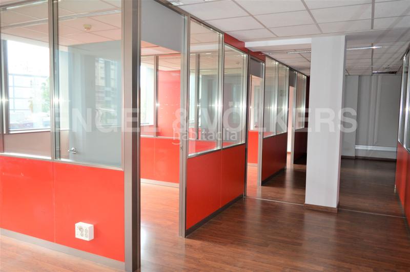 Foto 859b1b39-0457-4f6f-9085-935a76f9b13a. Rent office space with parking in La Bordeta Barcelona
