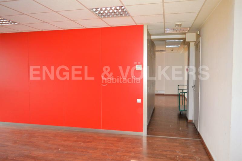 Foto a458520f-8db5-4977-9f00-04ce230f1191. Rent office space with parking in La Bordeta Barcelona