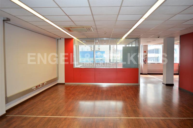 Foto acc0ee1d-c405-4e1b-b029-86ae7af48182. Rent office space with parking in La Bordeta Barcelona