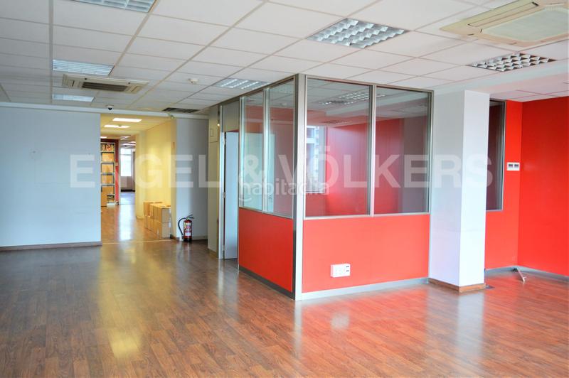 Foto b1e61aaa-4793-4f1f-be34-d749738a6662. Rent office space with parking in La Bordeta Barcelona