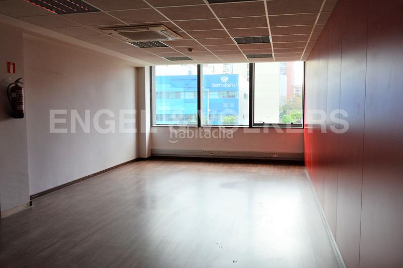 Foto b909c4e9-aee3-4dad-ac43-20d155c79fdf. Rent office space with parking in La Bordeta Barcelona