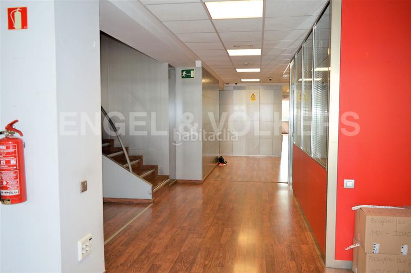 Foto bd2880dd-90d5-40ff-b659-3a05e7e4d027. Rent office space with parking in La Bordeta Barcelona
