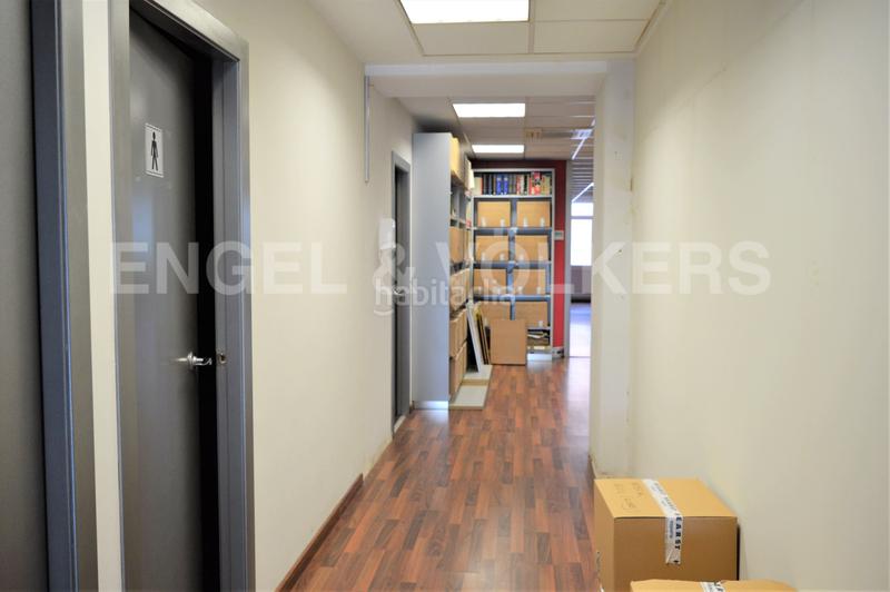 Foto cdd18c6e-1bd5-4d1c-b192-37c45f360797. Rent office space with parking in La Bordeta Barcelona