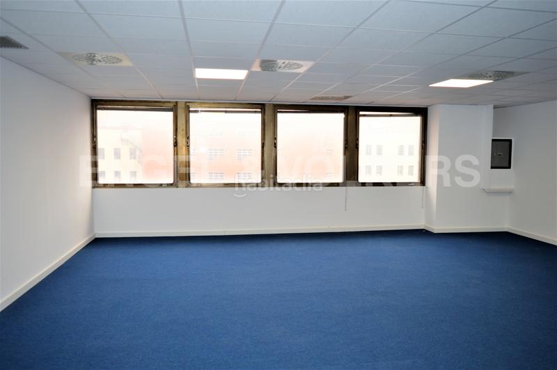 Foto f24cb900-f5fa-40ed-81a9-9528ef051574. Bureau avec parking dans Sant Gervasi - Galvany Barcelona