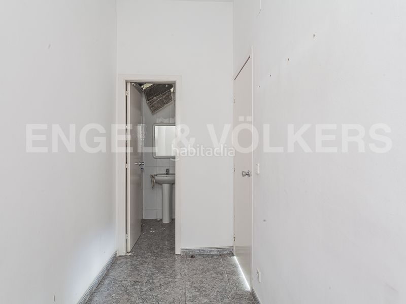Foto 0a704c8d-d24b-4d39-bb27-edee0848eacb. Local comercial venta local Valldoreix de 90 m2 pb 206 en p1 en Sant Cugat del Vallès
