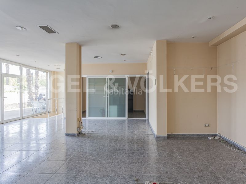 Foto c4414cca-7937-4bd5-9276-4cec43f9270a. Local comercial venta local Valldoreix de 90 m2 pb 206 en p1 en Sant Cugat del Vallès