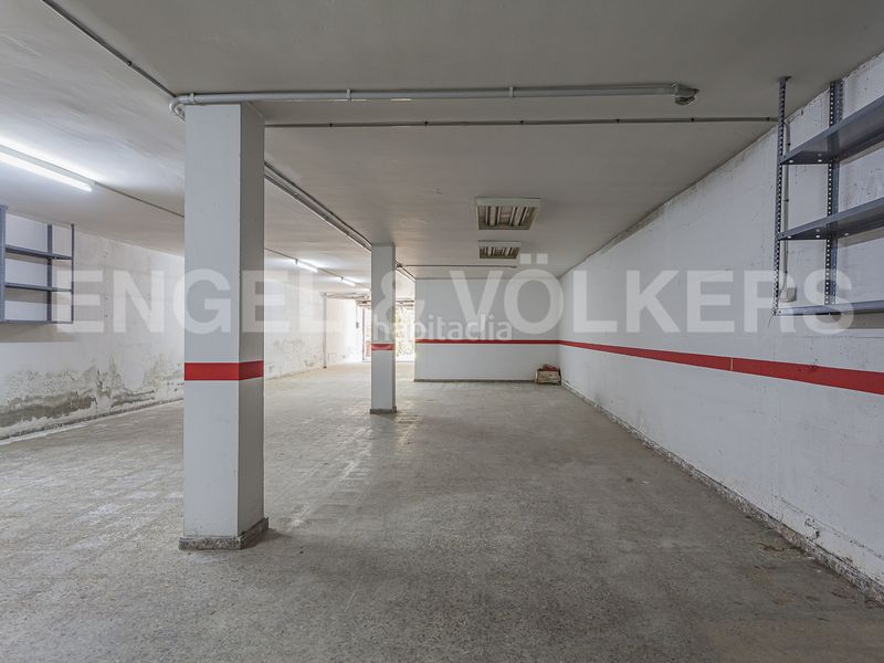 Foto c94f3f3d-665e-4f20-b5cd-793e19aa9104. Local comercial venta local Valldoreix de 90 m2 pb 206 en p1 en Sant Cugat del Vallès