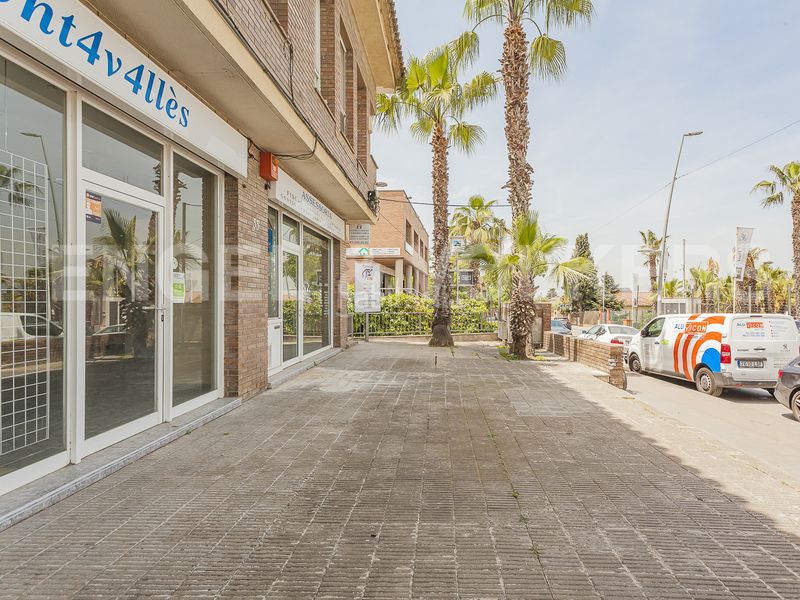 Foto cacf8c3e-893d-41a2-b342-f0c0783ed8b4. Local comercial venta local Valldoreix de 90 m2 pb 206 en p1 en Sant Cugat del Vallès