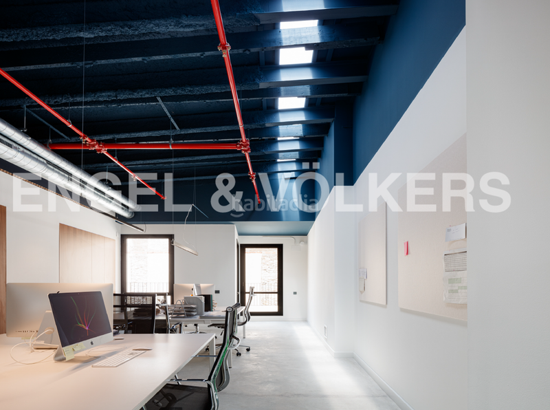 Foto 7ae2dd0d-7aed-40f5-8ba2-45b9b0892ff6. Ufficio con parcheggio in Poblenou Barcelona