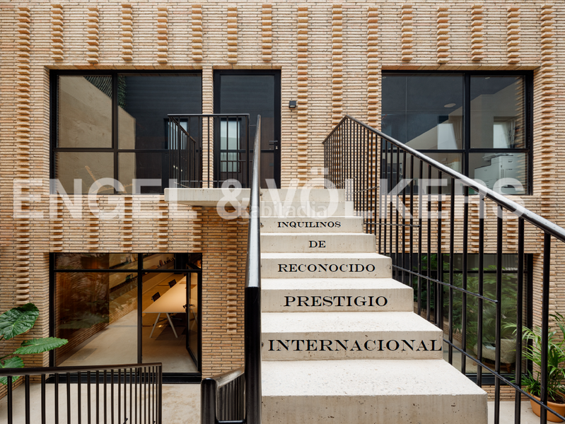 Foto ca6e12f5-f63d-4a5b-8c3c-6ee6100d8b3d. Ufficio con parcheggio in Poblenou Barcelona