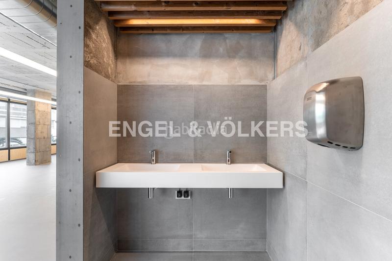 Foto 84f8fff2-ef61-4cc6-bce5-84022125bcf9. Lloguer oficina a Sant Ramon - Maternitat Barcelona