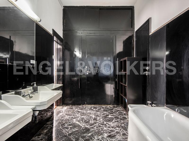 Foto f9dfdf3e-063e-4e32-b703-8af9ee01fa57. Locale commerciale in La Salut Barcelona