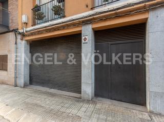 Local Comercial a Centre. Amplio local en esplugues de llobregat c. camprecios