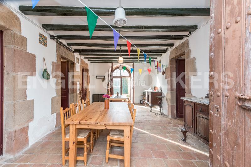 Foto 2c224188-446b-488b-a834-f0b05aeb3deb. Edifici a Castellví de Rosanes