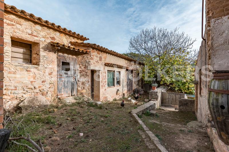 Foto 3d5ac3cb-f77e-453e-b1cc-c7d6e13e993f. Edifici a Castellví de Rosanes