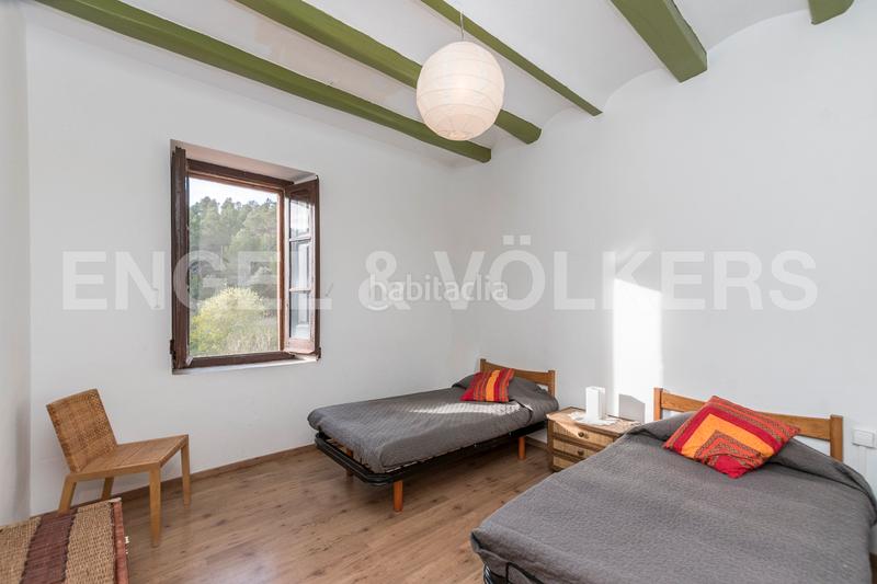 Foto 623bc867-fcc5-4f86-bbb2-3b1ab2db92e2. Edifici a Castellví de Rosanes