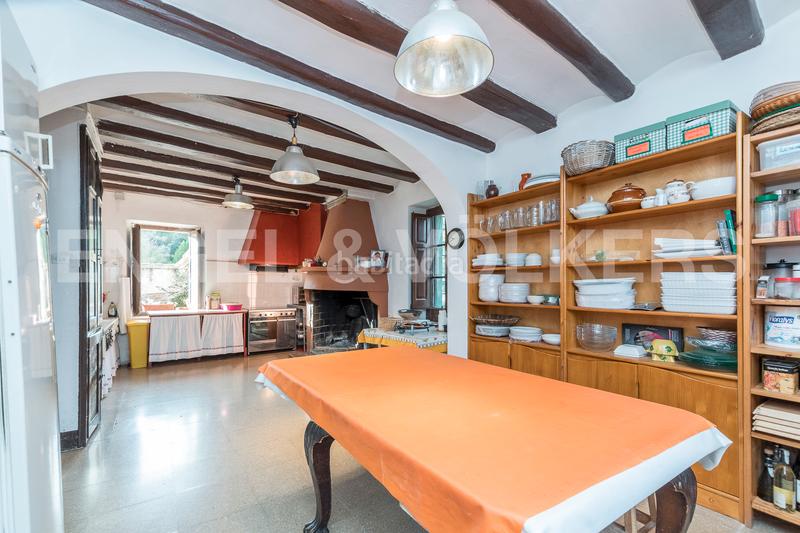 Foto 8facd37b-082d-49af-953f-89562eb60c3f. Edifici a Castellví de Rosanes