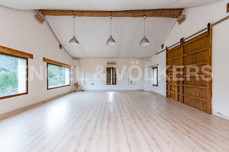 Foto 990546e4-4948-4fb4-8cda-38714f977381. Edifici a Castellví de Rosanes