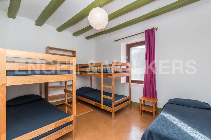 Foto 9dab7718-0c2c-481a-99ca-8440688f8593. Edifici a Castellví de Rosanes