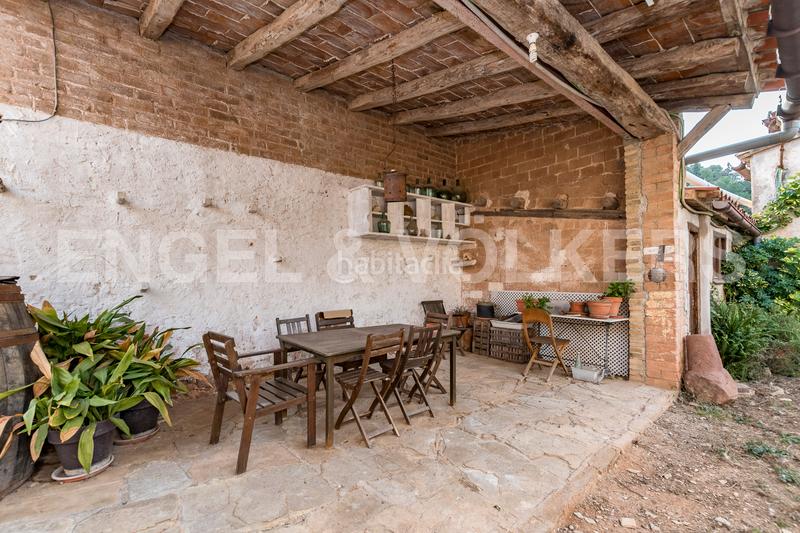 Foto bf003157-5aa8-4d4a-874f-e15d63503e51. Edifici a Castellví de Rosanes