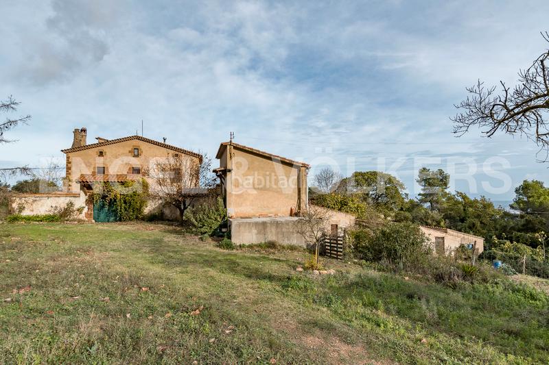 Foto f085eeb6-c5fb-44b7-80dc-98b8b8c44548. Edifici a Castellví de Rosanes