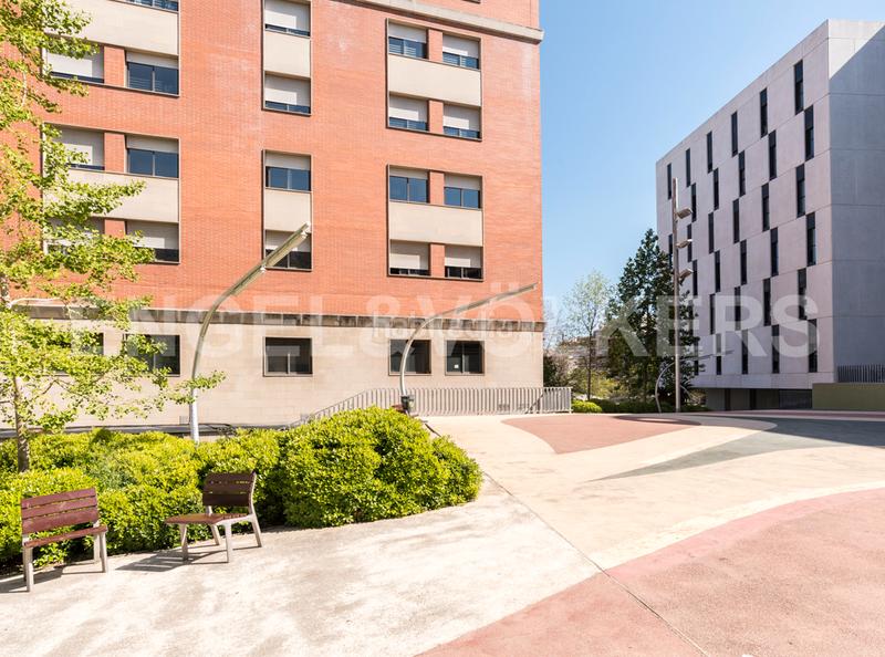 Foto 4c26eae2-6e89-4c3a-b028-ea1122bfa673. Oficina a Sant Ramon - Maternitat Barcelona