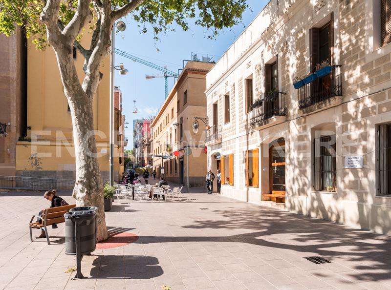 Foto f6281f35-4a2e-4fee-bfb5-a4920b625859. Oficina a Sant Ramon - Maternitat Barcelona