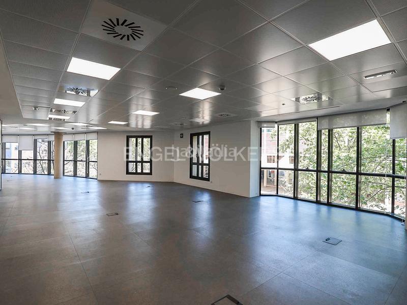 Foto 14206eec-dd32-4115-9ee3-8dfb31389be5. Lloguer oficina amb aparcament a Fort Pienc Barcelona