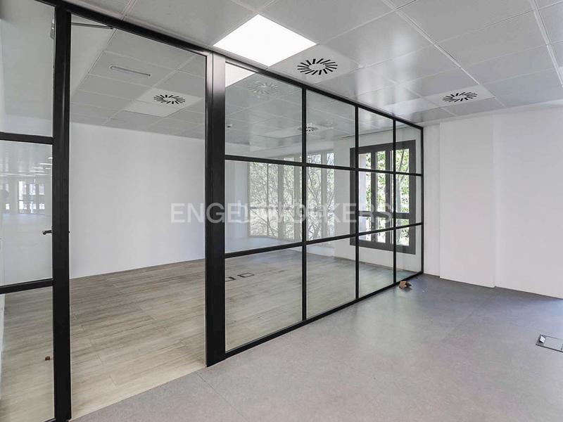 Foto 2041e792-058e-4958-9a70-c08e620b83f3. Lloguer oficina amb aparcament a Fort Pienc Barcelona