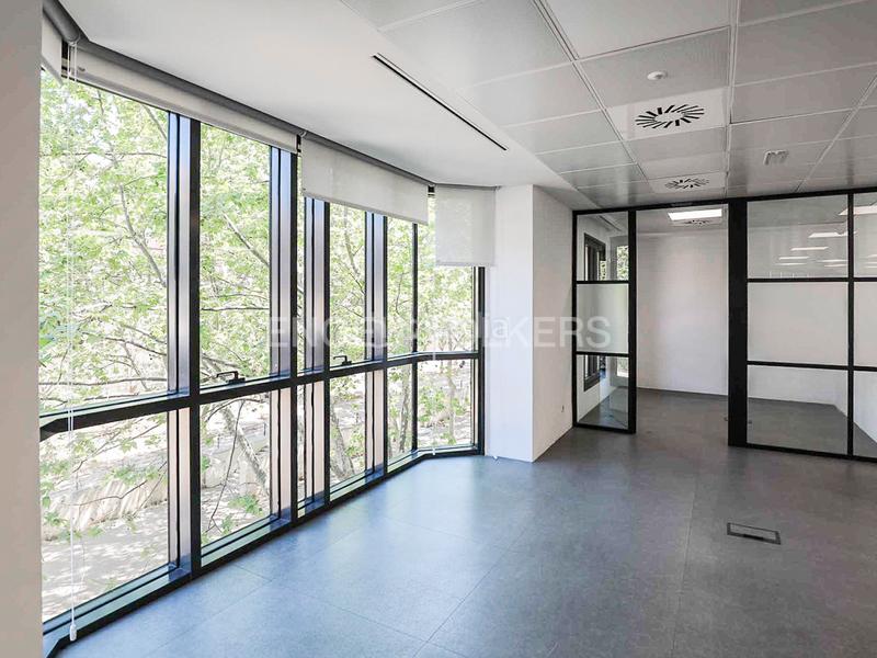 Foto 074a41de-e89f-4746-9502-cf03f0824c7f. Lloguer oficina amb aparcament a Fort Pienc Barcelona