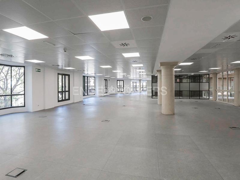 Foto 20ff5e0a-9df4-451b-905a-e2313b6adff9. Lloguer oficina amb aparcament a Fort Pienc Barcelona