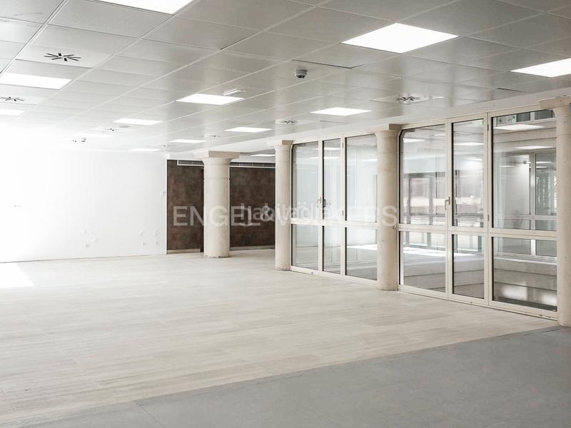 Foto 2a6f80c9-6424-4220-8efd-9ac389e7fa1f. Lloguer oficina amb aparcament a Fort Pienc Barcelona