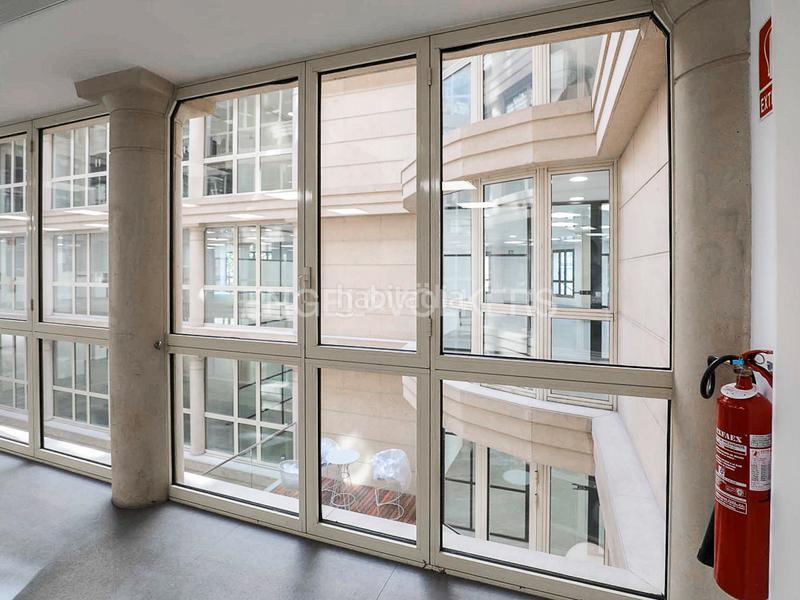 Foto 46b2a816-3670-4e68-a550-a44d27227d6e. Lloguer oficina amb aparcament a Fort Pienc Barcelona