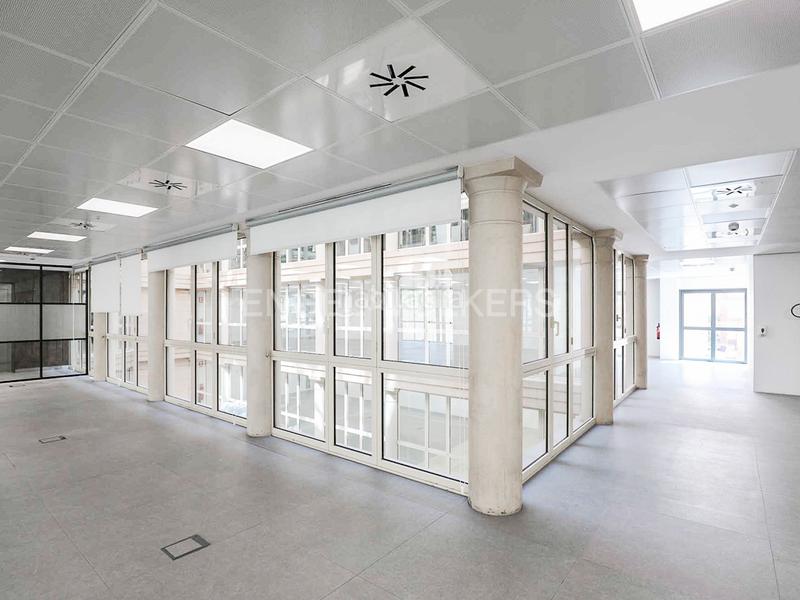 Foto 4b79a0dd-8f8a-47a4-afe7-6b93f4bc1ef2. Lloguer oficina amb aparcament a Fort Pienc Barcelona