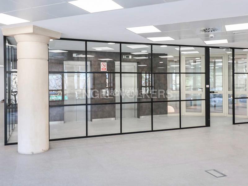 Foto 4b8a841a-903f-48e5-9c45-163a6cc01f6f. Lloguer oficina amb aparcament a Fort Pienc Barcelona