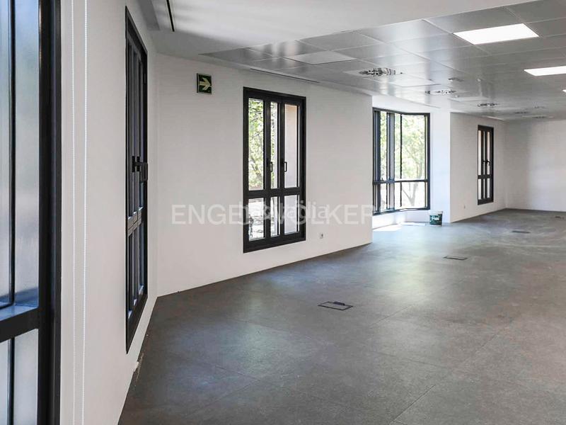 Foto 4c62dbd3-acb4-431e-ae7f-3fa08d49ad4d. Lloguer oficina amb aparcament a Fort Pienc Barcelona