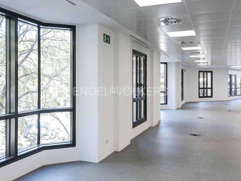 Foto 8ec16693-52fb-4530-8feb-2403670b5545. Lloguer oficina amb aparcament a Fort Pienc Barcelona