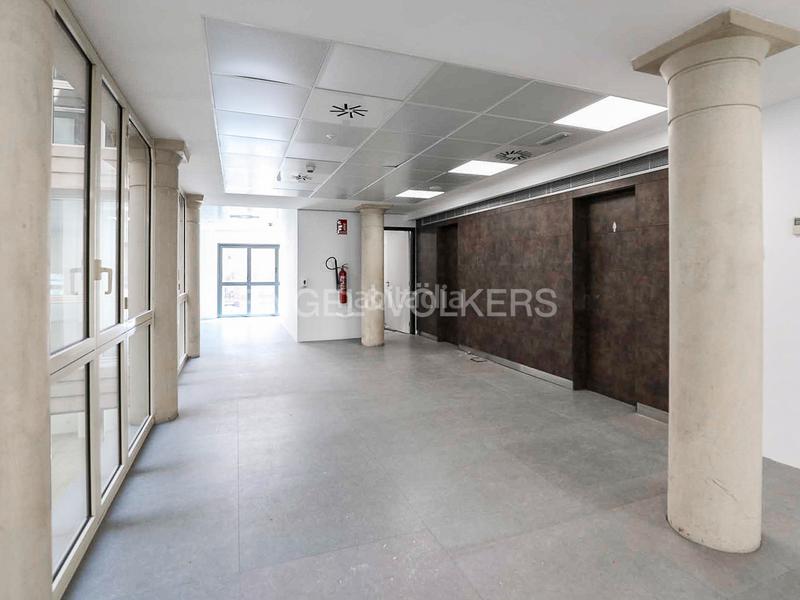 Foto e38af0df-82a2-4d93-b84a-1403cc0cdb84. Lloguer oficina amb aparcament a Fort Pienc Barcelona