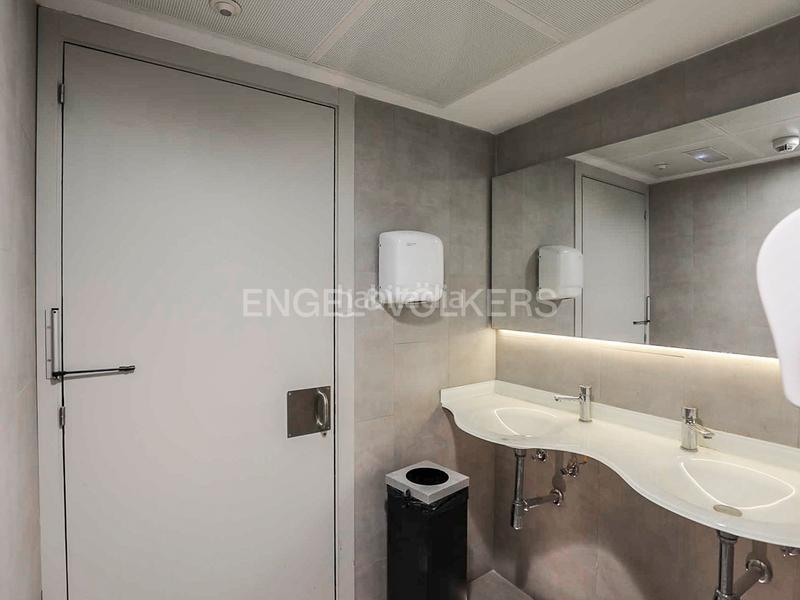 Foto f31b3c0c-7e94-4aee-af99-e59e50de6834. Lloguer oficina amb aparcament a Fort Pienc Barcelona