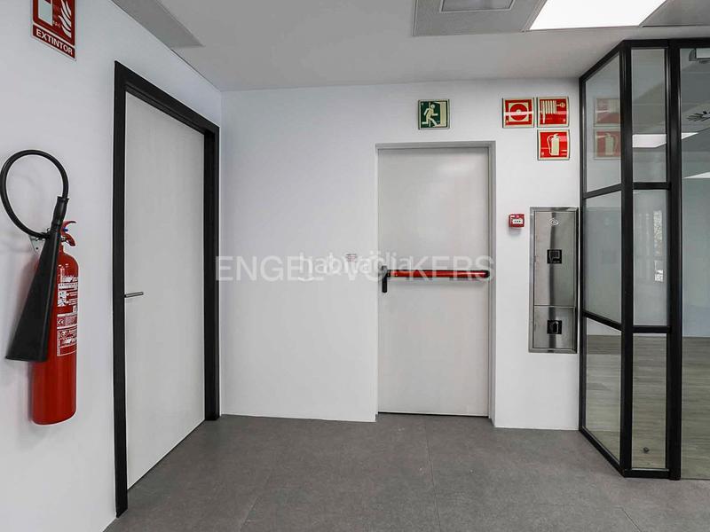 Foto 05de13f2-95eb-40d1-8d6c-57bc195f5de6. Miete büro mit parking in Fort Pienc Barcelona