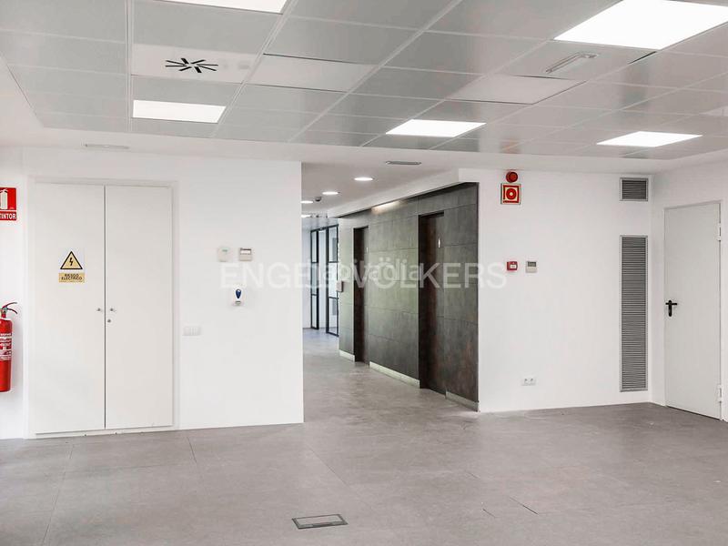 Foto 165a7d19-eb6f-4300-b7f4-5284a485eab1. Miete büro mit parking in Fort Pienc Barcelona