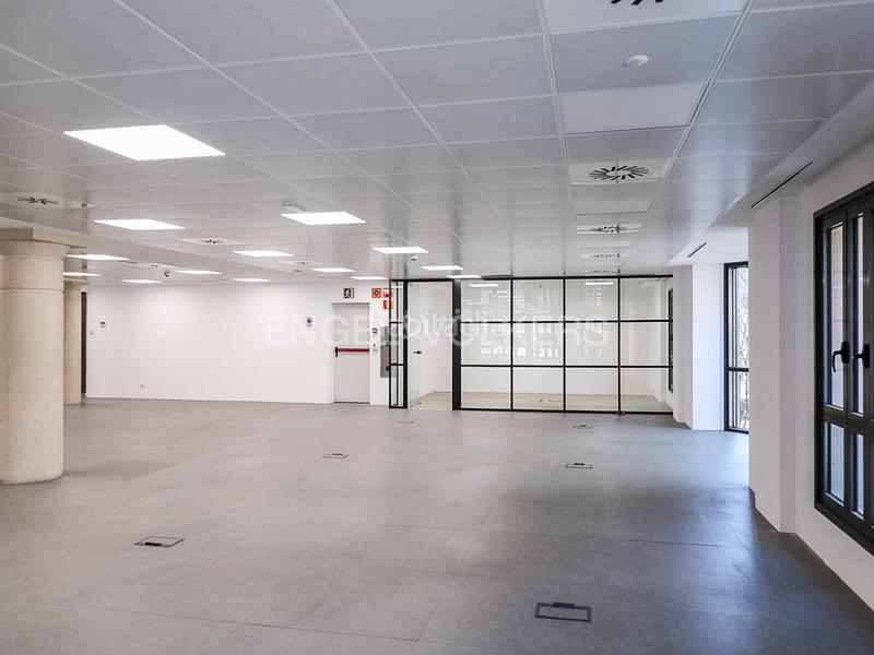 Foto 3c3c2298-2d79-4ed1-bc19-0ca58f93d8cc. Miete büro mit parking in Fort Pienc Barcelona