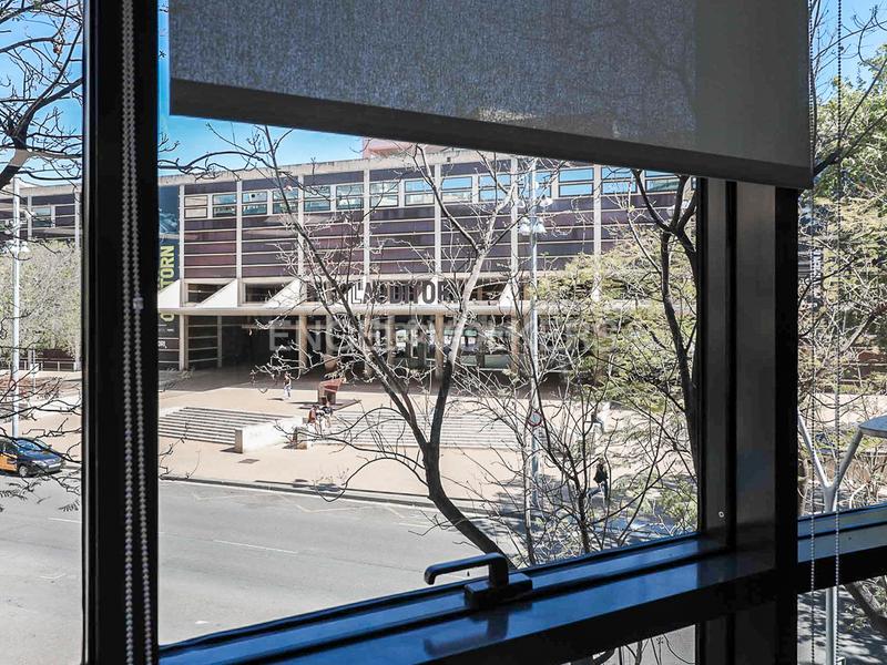 Foto 3f3f859a-a7b1-496e-b023-5eef69e21f92. Miete büro mit parking in Fort Pienc Barcelona