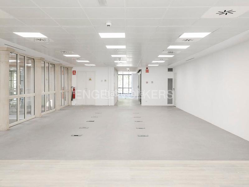 Foto 5a3669a5-4b25-4081-8669-1619e21bcdf7. Miete büro mit parking in Fort Pienc Barcelona