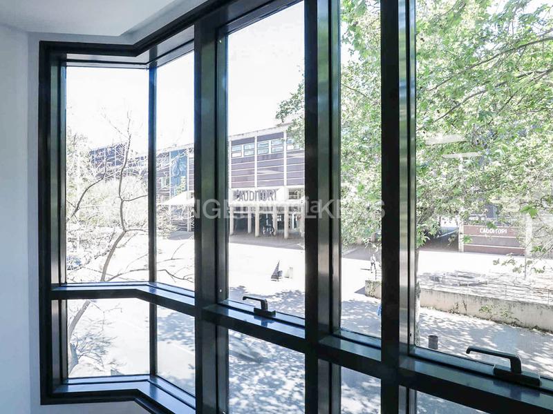 Foto 5ba36744-fbef-4b7b-a09c-5a6d2e8b94d9. Miete büro mit parking in Fort Pienc Barcelona