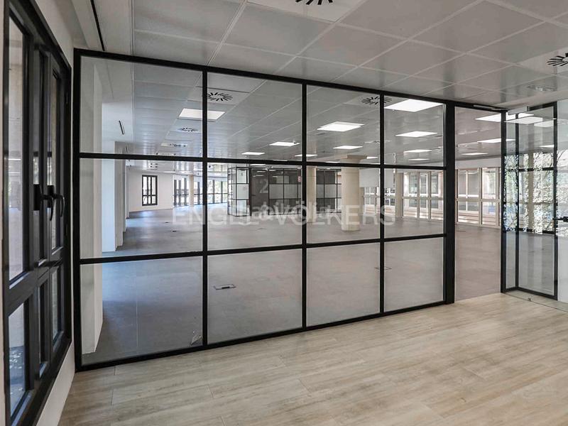 Foto 79e49f6d-5f29-4136-9a31-f4943ee1ca9a. Miete büro mit parking in Fort Pienc Barcelona